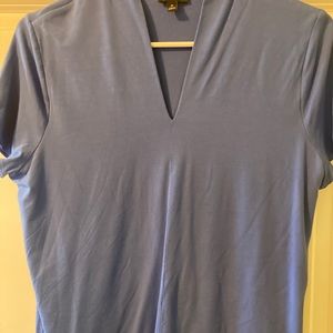 Talbots size medium women’s blue V-neck plunge shirt top looks brand new